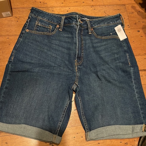 NWT - Old Navy demin shorts with 9inch inseam - Picture 2 of 3